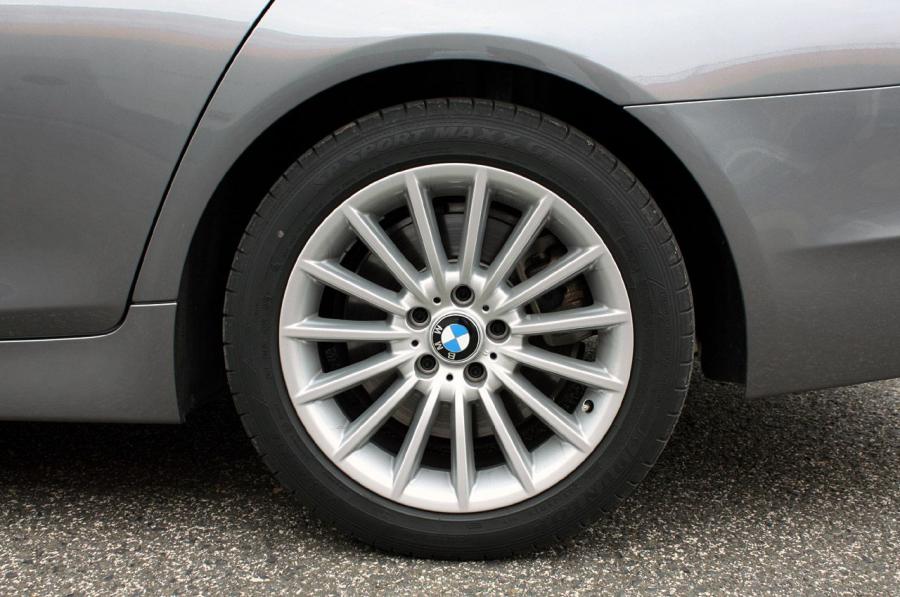  BMW 535i 2011 года  (фото 37 из 48)